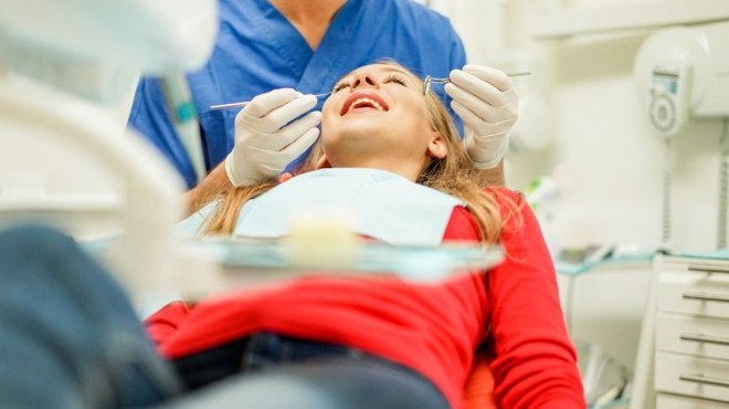 Dentisti abusivi: come capire se si rispetta la legge